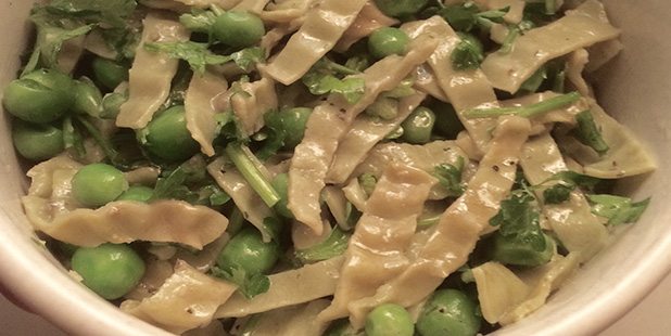 vegan-protein-pasta-dish-with-peas
